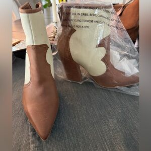 Dolce Vita Noraya Western ankle boot